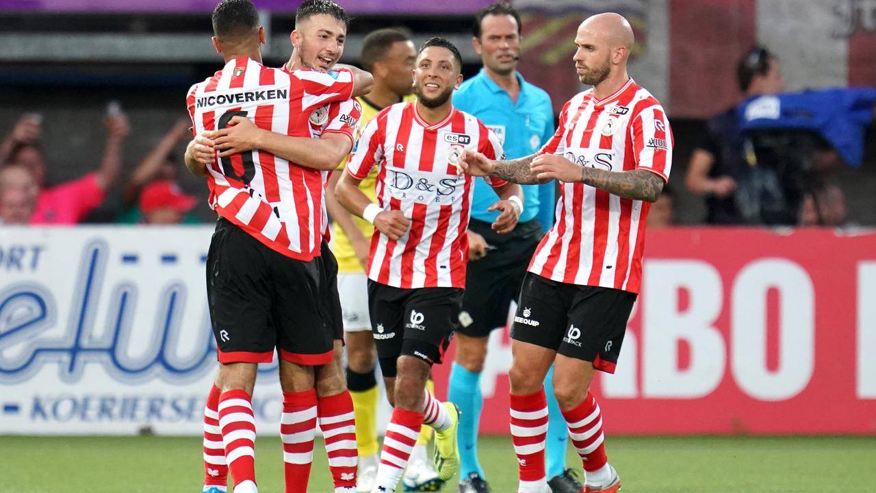 围绕他进行 围绕他进行